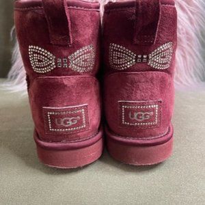 Authentic UGG Classic Mini SWAROVSKI CRYSTAL Bow Low Boots Size 9